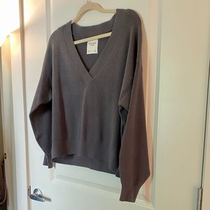 Abercrombie & Fitch Grey V Neck Sweater Size Small New Condition